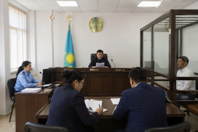 Түркістанда психдиспансерге заңсыз қамалдым деген белсенді фельдшердің соты басталды